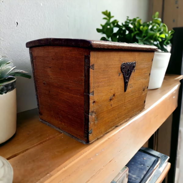 Early 18th Century Continental Antique Pine Tabletop Box of Small Size