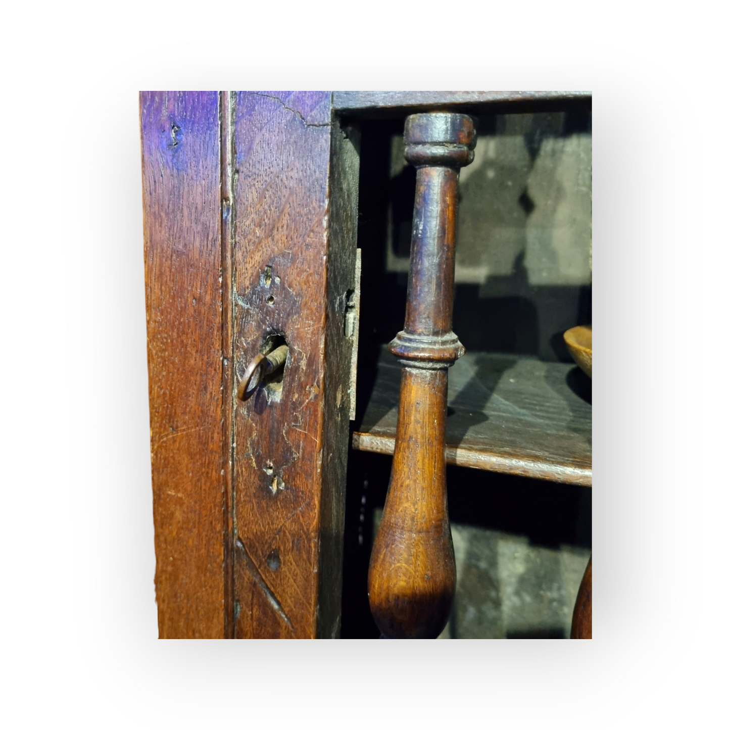 Assessed By Victor Chinnery in 2001 - Ex-Tony Chapman Collection - A William & Mary English Antique Oak Spindle Mural Cupboard, circa 1700