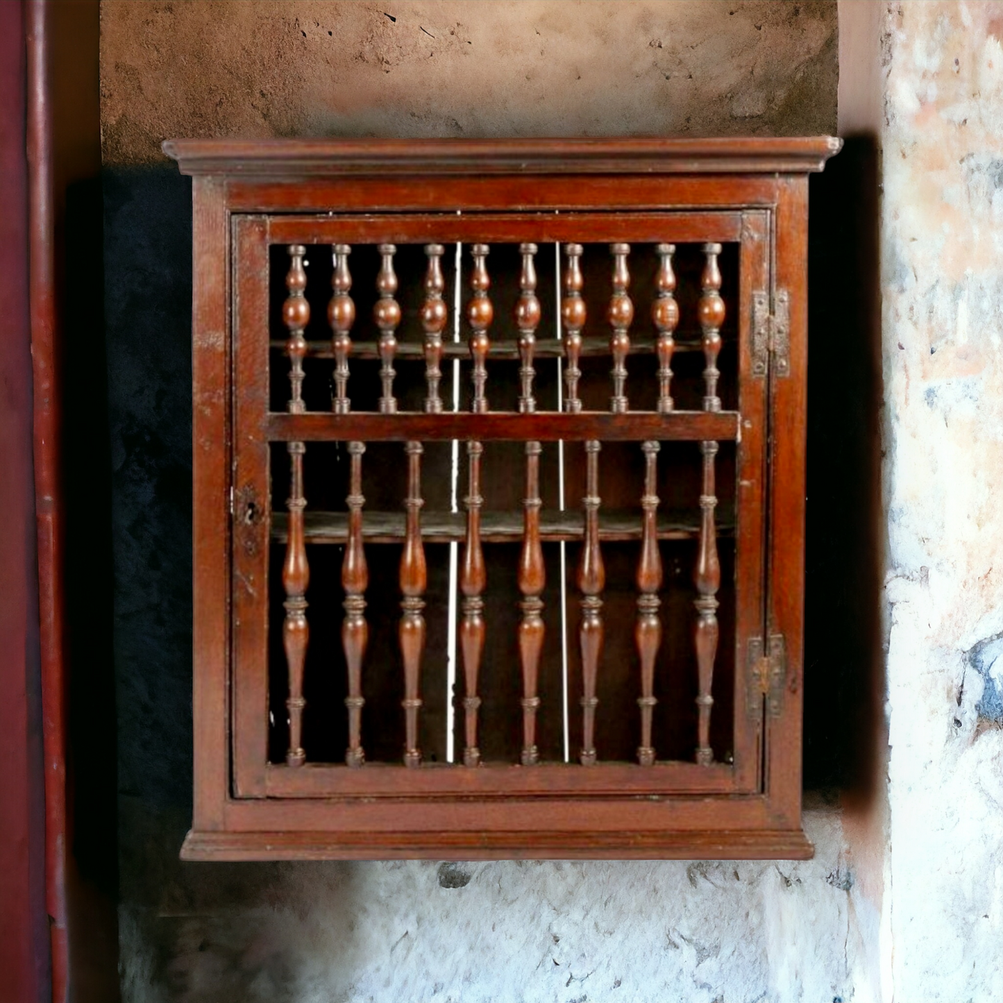 Assessed By Victor Chinnery in 2001 - Ex-Tony Chapman Collection - A William & Mary English Antique Oak Spindle Mural Cupboard, circa 1700