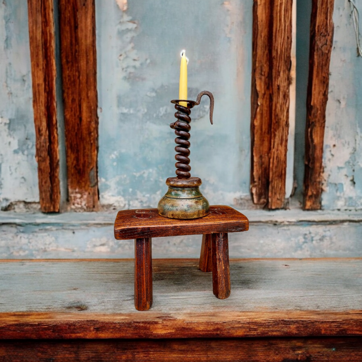 Early 19th-century, George III, Period English Antique Elm Candlestand