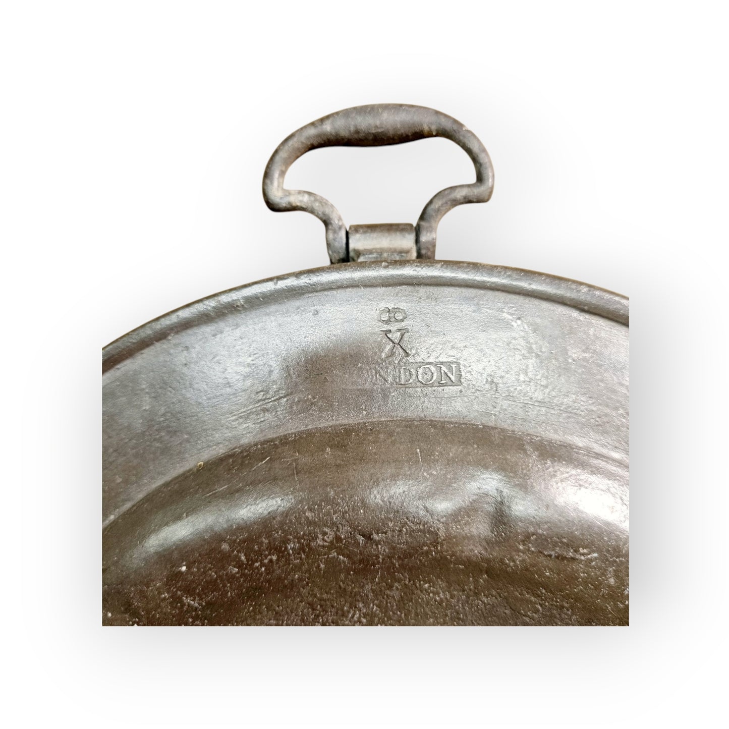 Late 18th-Century / Early 19th-Century English Antique Pewter Warming Plate, Bearing A London Touchmark Verso