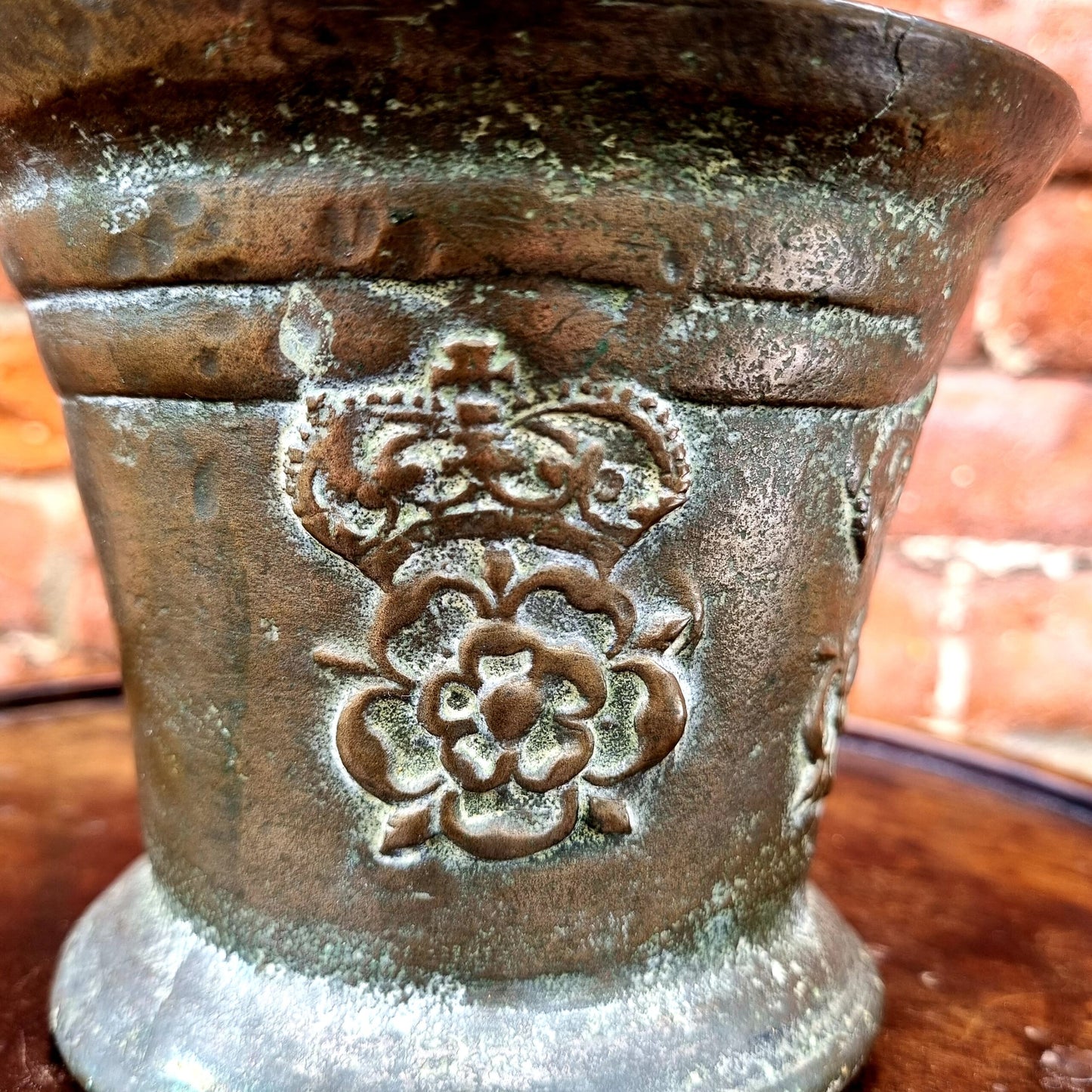 Large 17th Century English Antique London-made Bronze Mortar, The Outer Surface Bearing Four Cast Crowned Tudor Roses