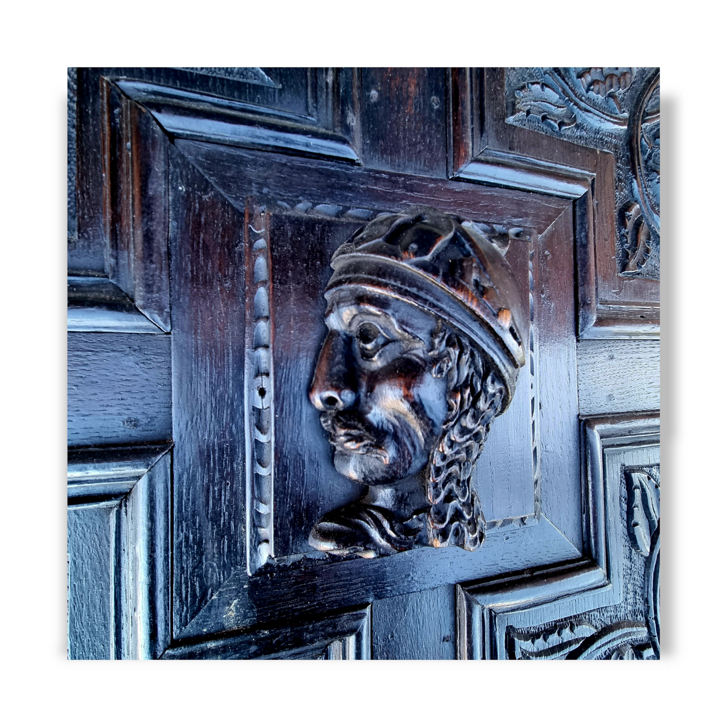 Merton College, Oxford, Interest - Attributed to Joiners' William Bennett & Robert Key, Circa 1589 - A Late 16th Century English Antique Carved Oak Geometric Panel With Romayne Head