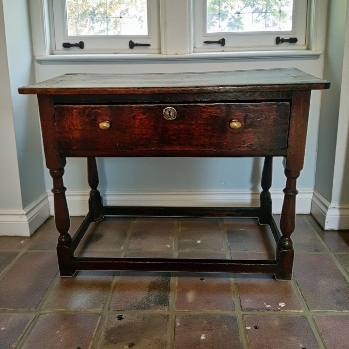Early Georgian Period English Antique Oak Side Table, circa 1730