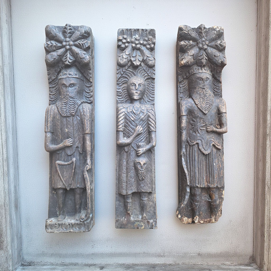 Three Late 16th-Century English Antique Carved Oak Terms / Figural Panels In Barn Found Condition