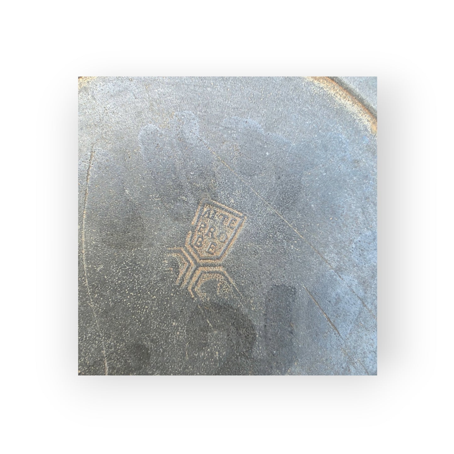 18th‑Century Antique Faience / Tin-Glazed Earthenware Tankard – Lid Inlaid with a Medal of Louis XV