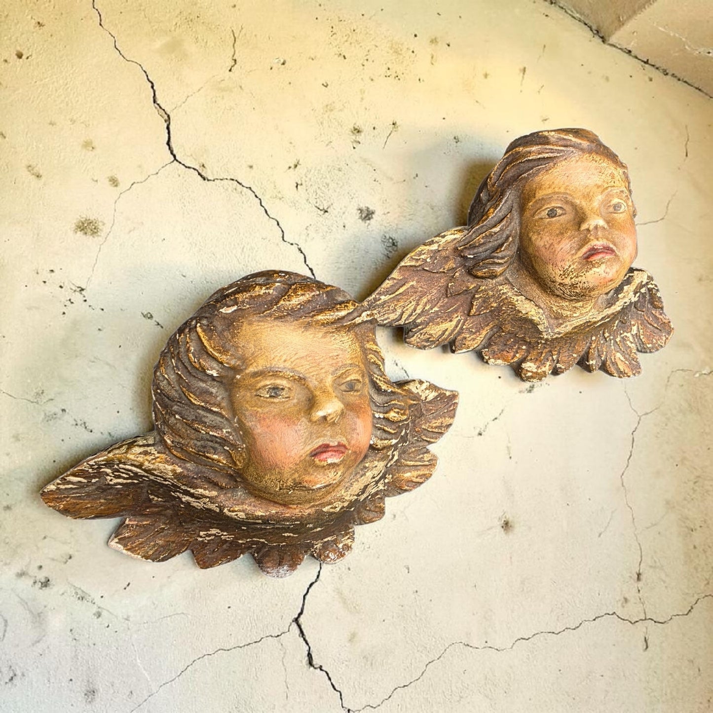 Pair of Diminutive Early 18th-Century Baroque Antique Carved Wooden Winged Cherubs