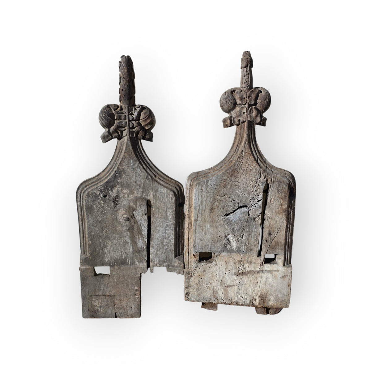 Pair of 15th-century English Antique Oak Pew Ends / Bench Ends With Poppy Finials, Attributed to Norfolk, circa 1450-1480