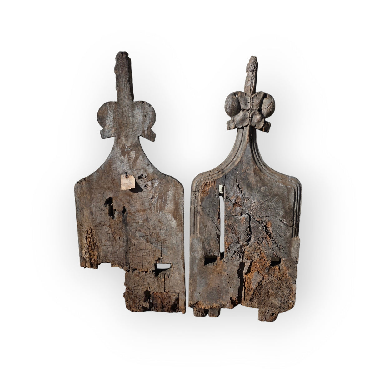 Pair of 15th-century English Antique Oak Pew Ends / Bench Ends With Poppy Finials, Attributed to Norfolk, circa 1450-1480