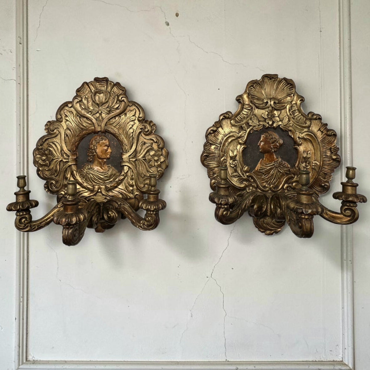 Large Pair of Late 18th-Century Gilt-Gesso Wall Reflectors with Romayne-Style Portrait Medallions