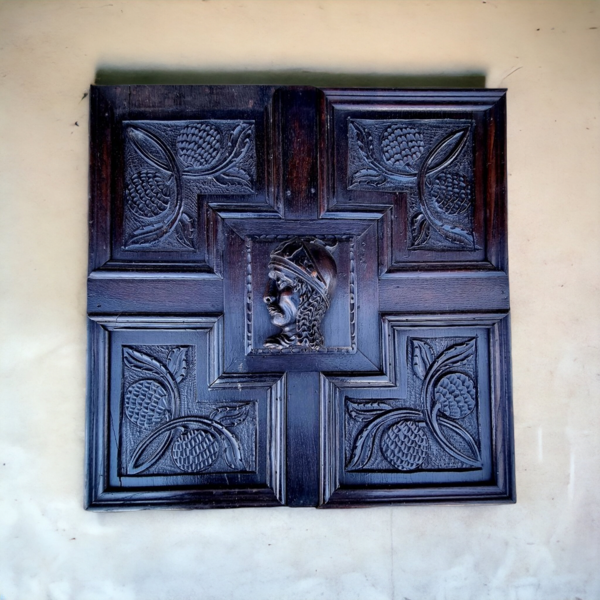 Merton College, Oxford, Interest - Attributed to Joiners' William Bennett & Robert Key, Circa 1589 - A Late 16th Century English Antique Carved Oak Geometric Panel With Romayne Head