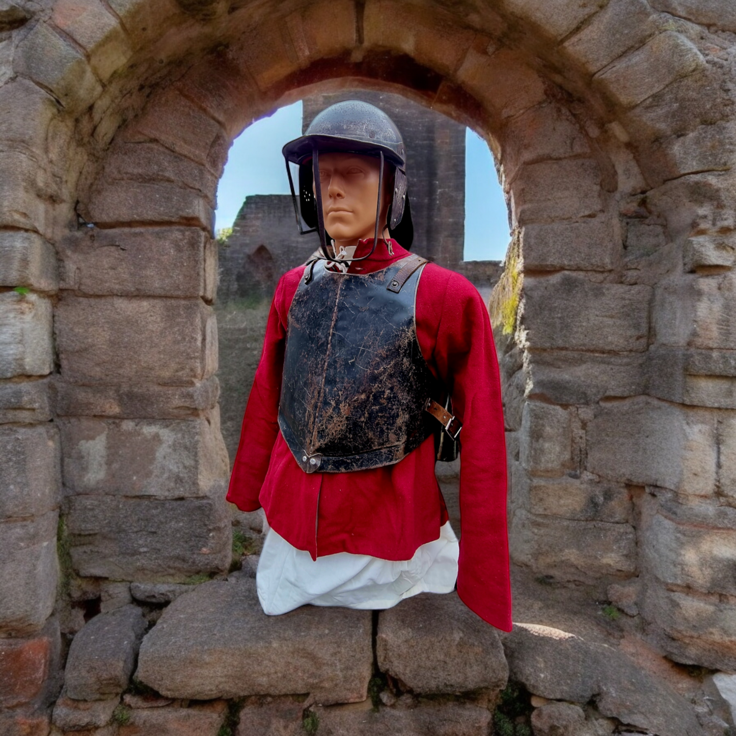 English Civil-War Interest - 17th Century Style Cromwellian / Parliamentarian Cavalry Armour, Including A Lobster-Tailed Pot Helmet and Cuirass (Breastplate and Backplate)