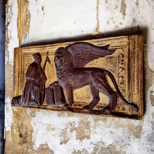 Early 19th-Century Grand Tour Bas-Relief Carved Wood Panel of The Doge of Venice and Lion of Saint Mark