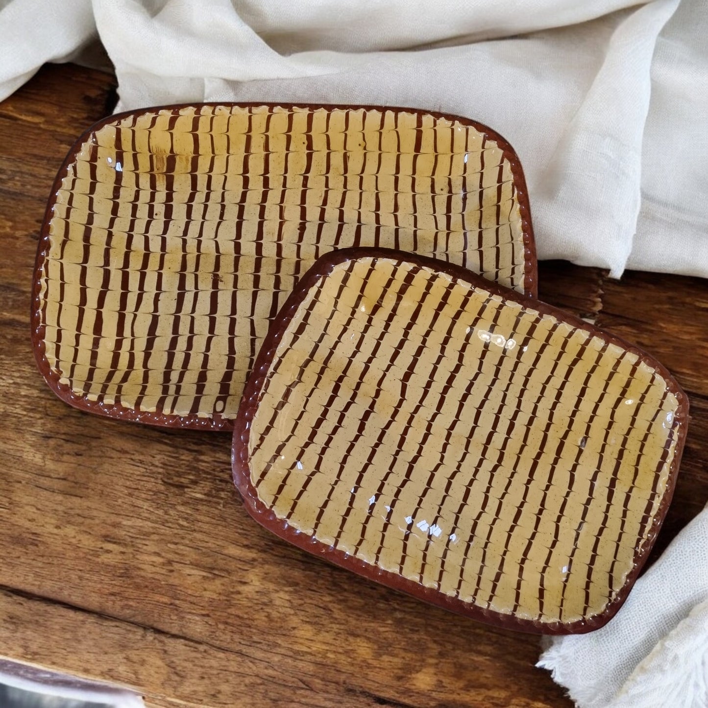 Large 18th-Century Style English Antique Earthenware Comb-Decorated Slipware Loaf Dish / Baking Dish