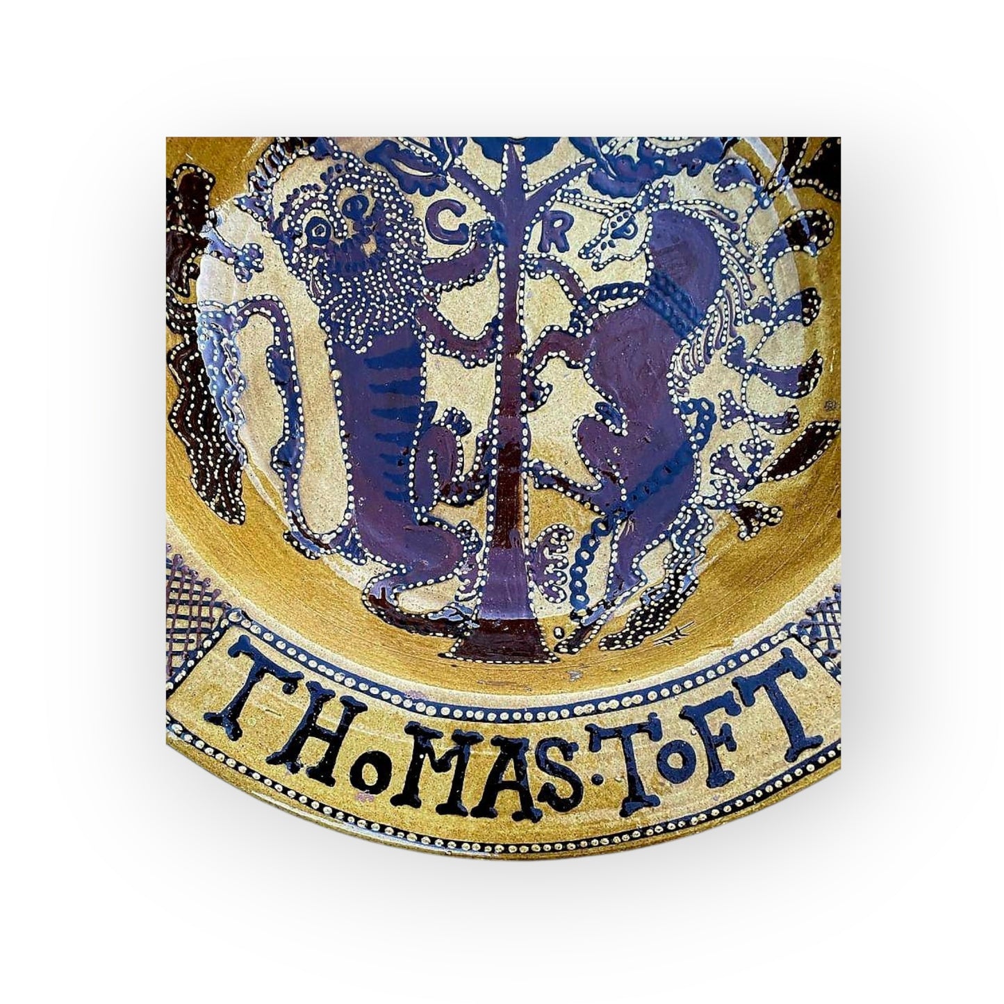 Large English Antique Slipware Decorated Earthenware Dish, Bearing The Name Of Thomas Toft (active before 1663 - Died 1689) & A Lion & Unicorn Supporters, The Cypher of Charles II & A Depiction Of Him Hiding In An Oak Tree - 2 of 2