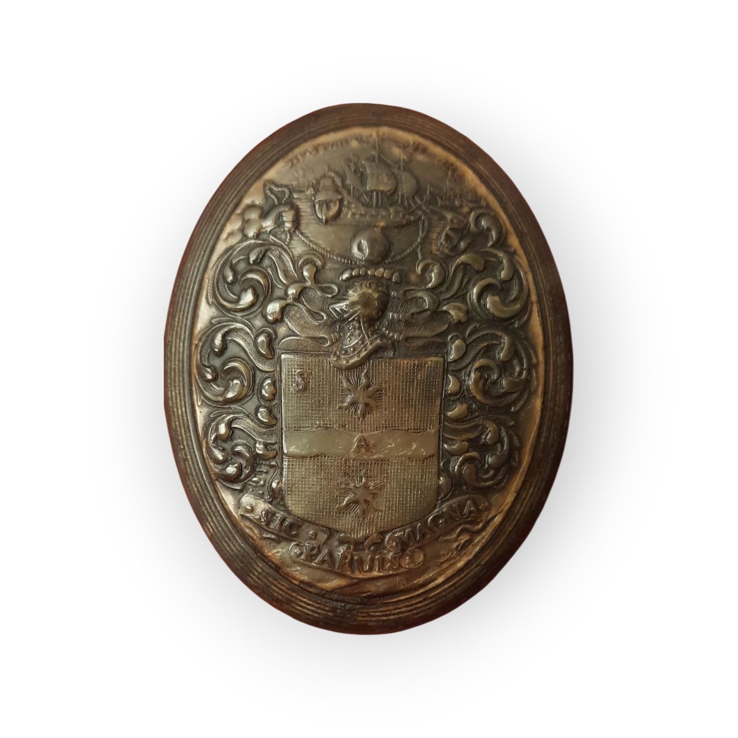 An Early 18th-Century English Antique Pressed Horn Tobacco Snuff Box, Attributed to John Obrisset (Active 1705-1727), Depicting The Arms of Sir Francis Drake