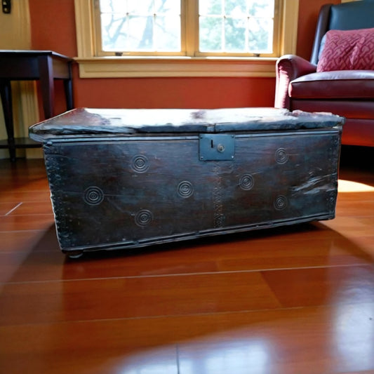 Late 16th Century Welsh Antique Oak Six-Plank Chest / Coffer Which Would Make An Ideal Coffee Table