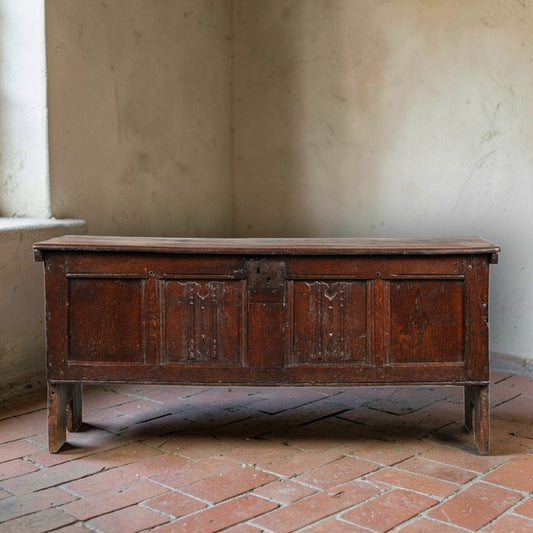 Early 17th‑Century English Antique Oak Linenfold Panelled Coffer