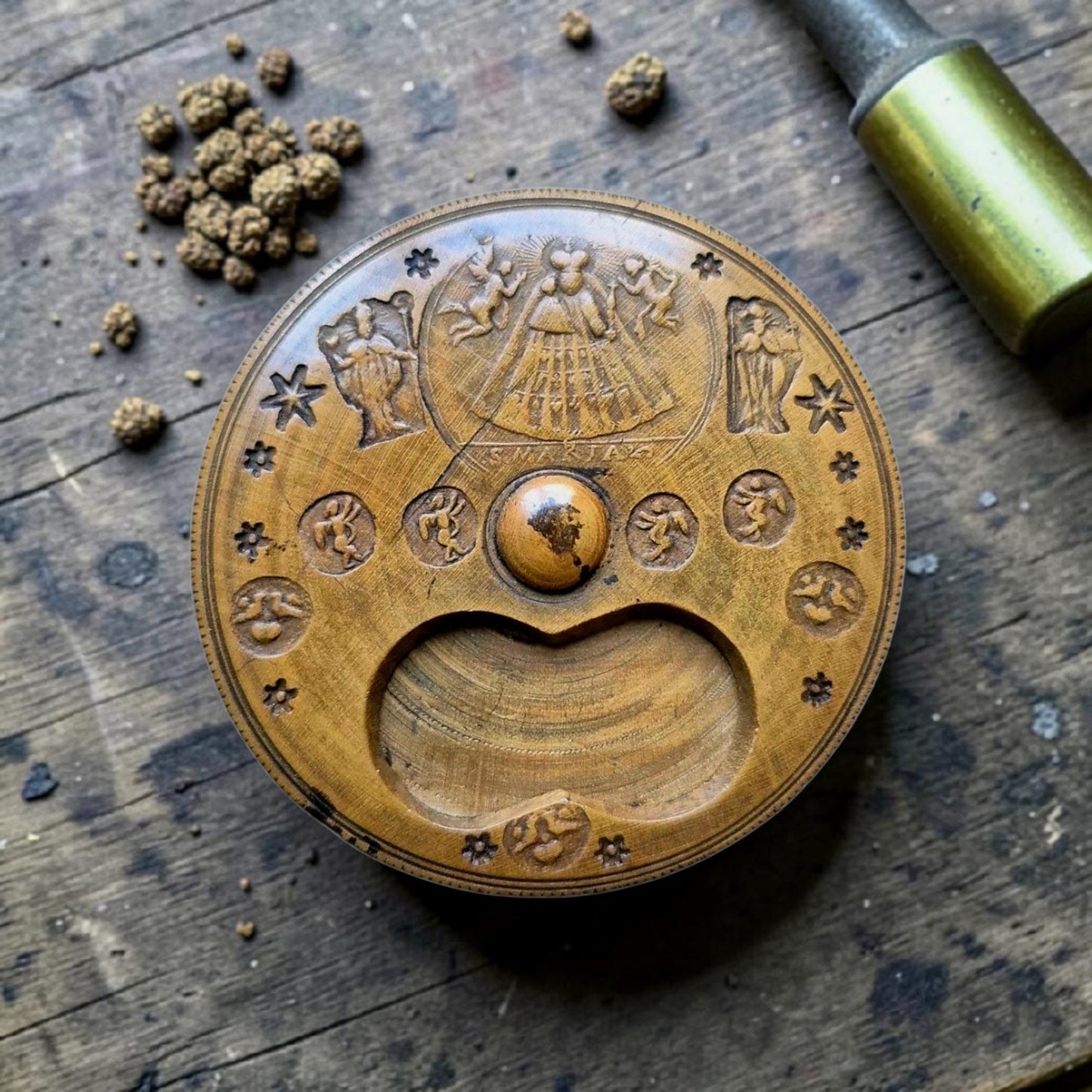 Rare 18th-Century Antique Treen Miser's Snuff Box, circa 1750-1820