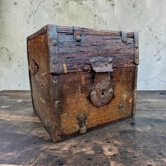 Early 17th Century Antique Pine Decanter Box With Iron Bindings